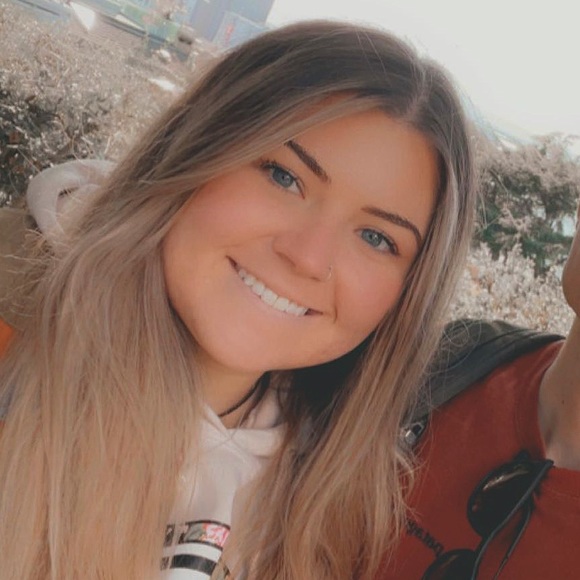 Meet your Posher, Kaitlyn - Picture 2 of 3